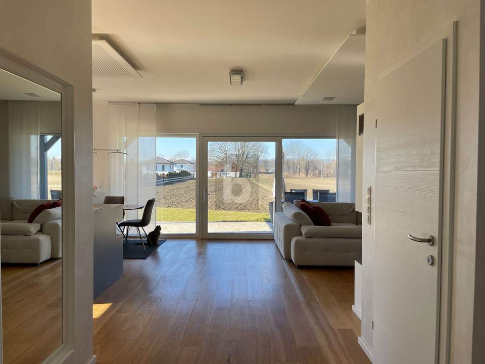 MODERN IN SONNIGER RUHELAGE - MIT POOL, CARPORT & NIEDRIGEN BETRIEBSKOSTEN!
