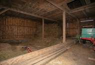 Sanierungsbedürftiger Bauernhof mit großem Grundstück