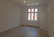 WUNDERSCHÖN SANIERTER 2-ZIMMER-ALTBAU *ERSTBEZUG NACH KATEGORIEANHEBUNG*