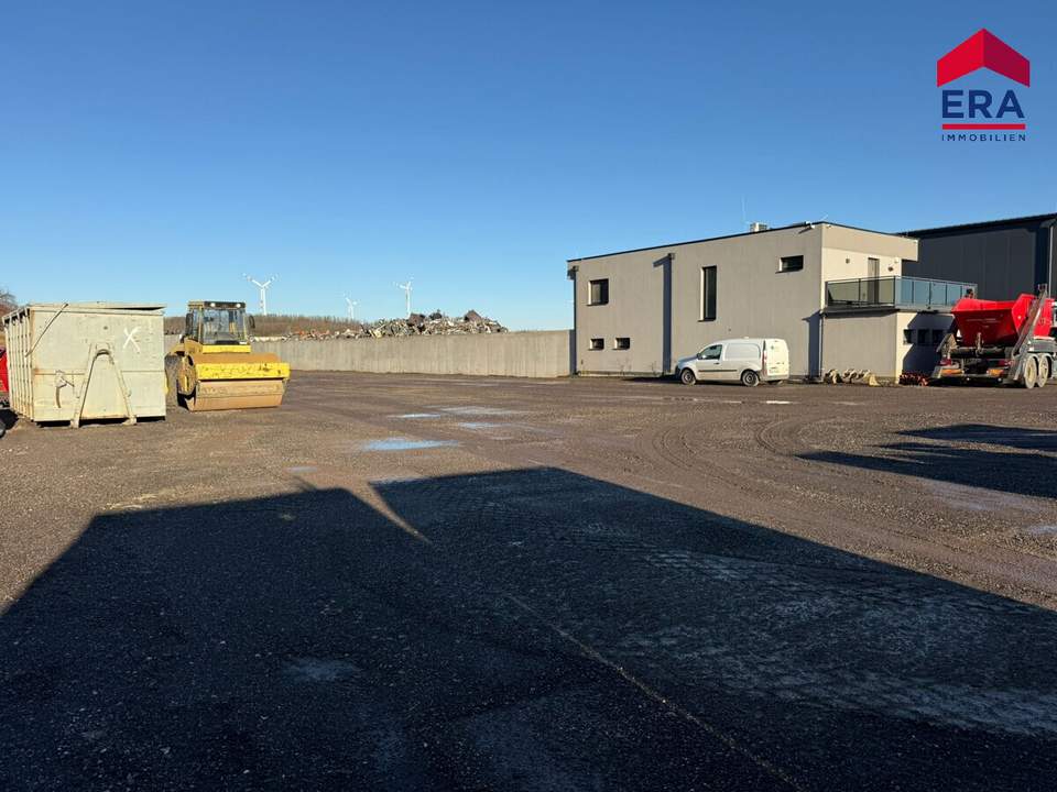 Top-Lage direkt an der A5: Vielseitige Freifläche in Schrick für private und gewerbliche Zwecke