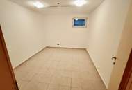 GROSSZÜGIGE VILLA IN BOCKFLIEß MIT 11 ZIMMER, POOL, DOPPELGARAGE UND WUNDERSCHÖNEM GARTEN