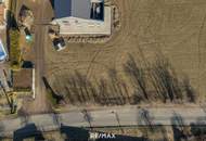 Baugrund in ausgezeichneter Lage mit vorhandener Garage