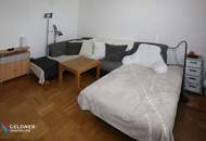 Solides Einfamilienhaus mit 3 Zimmer, Terrasse, großer Garten und 2 Garagen und Nebengebäude