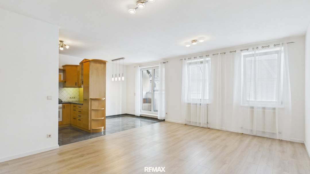 3,5 Zimmer-Wohnung mit Balkon & KFZ-Abstellplatz in unmittelbarer Nähe zum Bahnhof