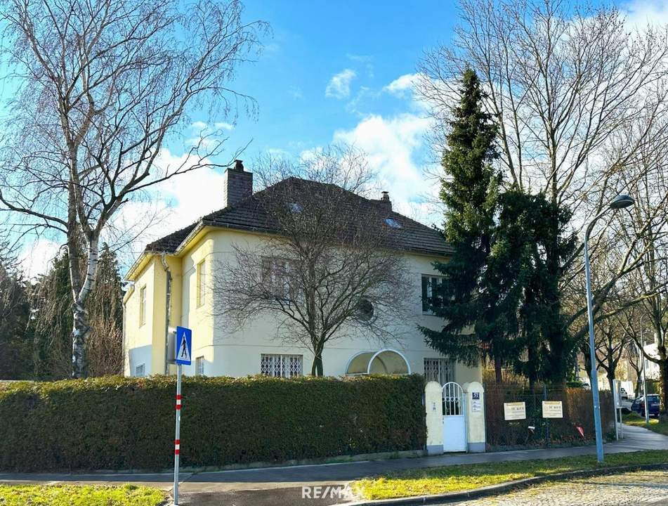 Große Villa nahe Roter Berg