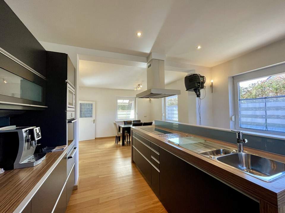 Tolles Haus in ruhiger Lage! Top Zustand mit Ausbaupotenzial (Dichte bis 0,6)! Sofort beziehbar!