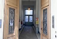 Das ist einzigartig! - Top 2,5 Zimmer Altbauwohnung mit Balkon und 32 m² Dachterrasse!