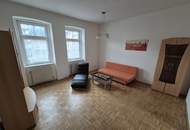 Altbauwohnung mit 2 Zimmern im 1. Stock