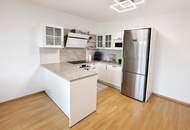 "Moderne 3-Zimmer-Wohnung mit Balkon, Klimaanlage und Rooftop-Pool!"