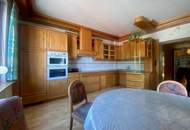 Gepflegtes Einfamilienhaus mit großer Terrasse und vielen Garagen!