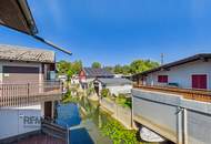 Ein ganz besonderer Platz am Bodensee – charmantes Bootshaus mit eigener Bootsgarage direkt am Wasser