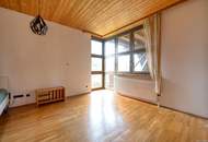 Sie brauchen viel Platz? Wir haben die Lösung. Sanierungsbedürftiges Architektenhaus in bester Lage.