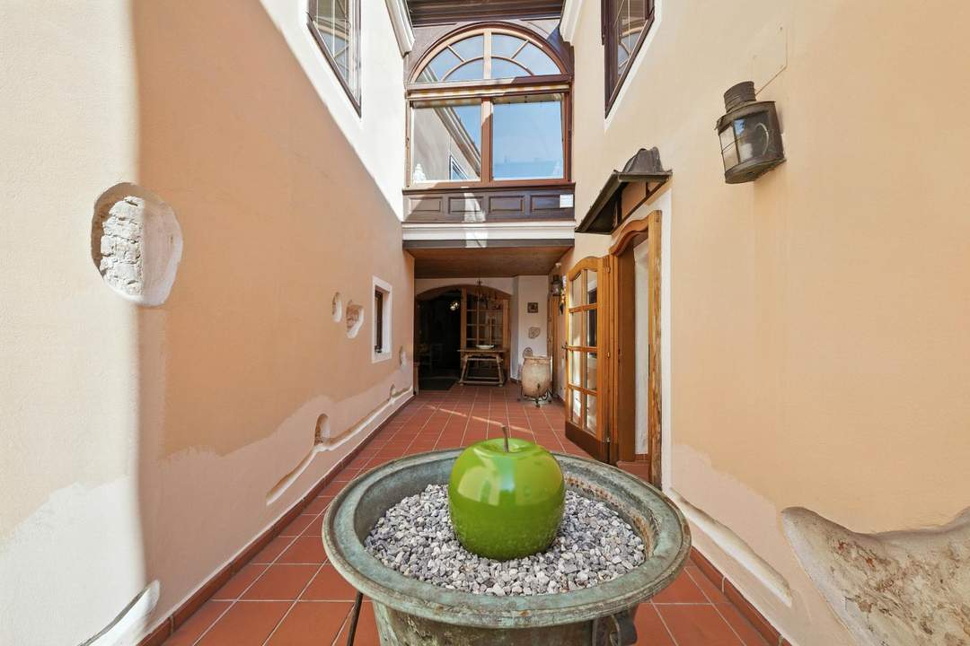 UNIQUE RESIDENCE IN THE HEART OF KREMS' OLD TOWN!