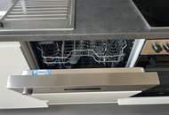 UNBEFRISTET - helle 2,5-Zimmer Dachgeschosswohnung mit Wohnküche, Schrankraum, 26 m2 Dachterrasse und Kellerabteil nahe Schönbrunn