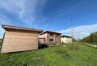 Autark leben im Lehm-Holz-Haus – mit 60 kWp PV & Naturpool