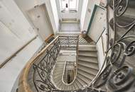 Helle Souterrainfläche mit vorgelagertem Garten