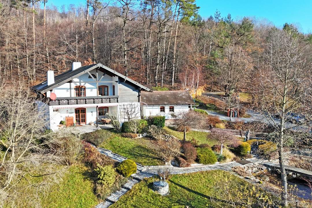 Zauberhaftes Landhaus mit Grünlandanteil, Schwimmbiotop und Panoramablick in Südlage