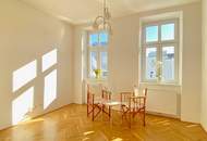 FÜR ALTBAU-LIEBHABER:INNEN! WUNDERSCHÖN RENOVIERTE HELLE UND RUHIGE WOHNUNG
