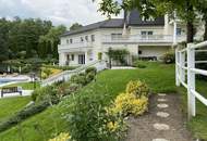 Villa auf großem Parkgrundstück am Wörthersee: 8 Zimmer, Aufzug, Aussenpool, Pferdekoppel mit Pferdestall.