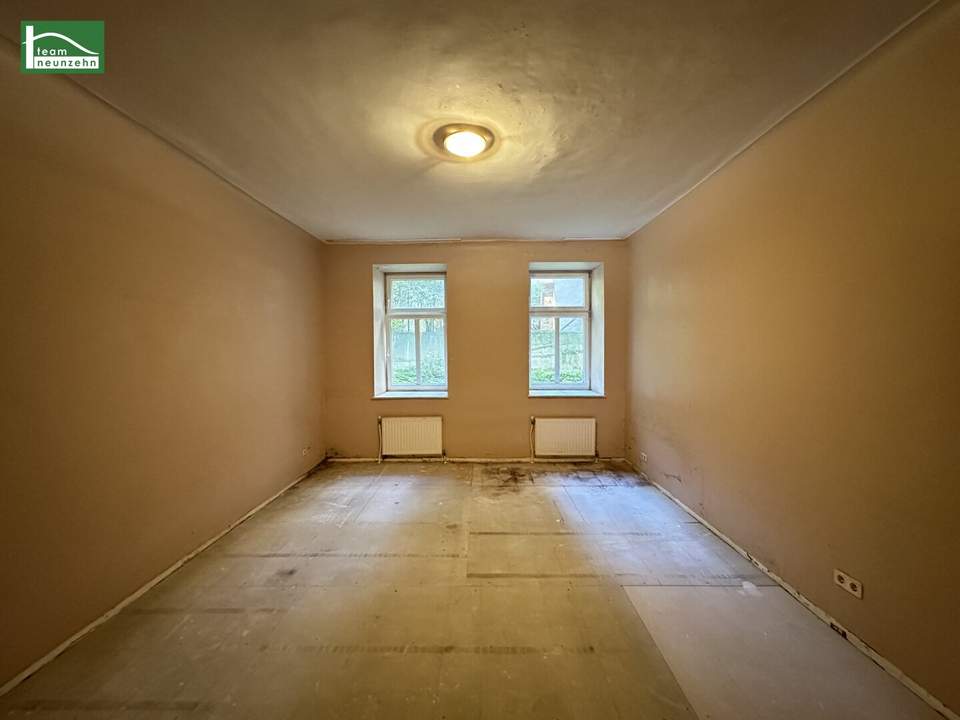Renovierungsbedürftige Erdgeschoss-Wohnung in Hofruhelage nahe U4 und U6! Grenze zum 6. und 12. Bezirk!