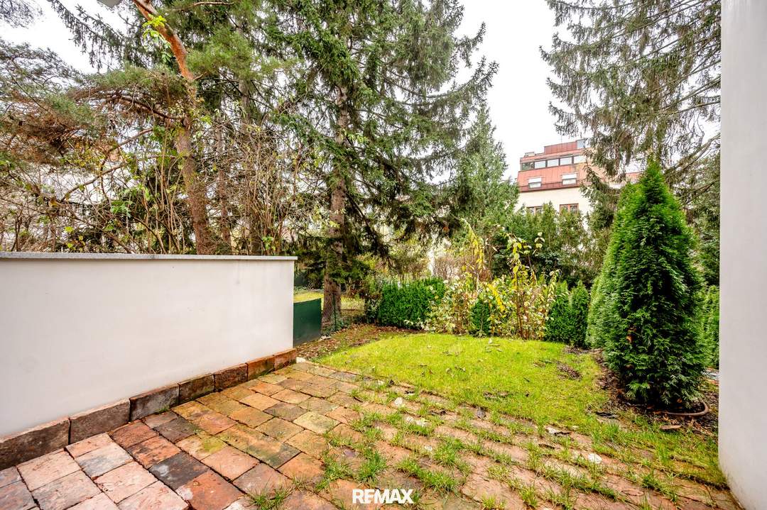 Sanierter Altbau mit modernem Neubau