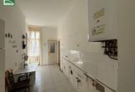 LEERSTEHENDE RENOVIERUNGSBEDÜRFTIGE WOHNUNG IN GEPFLEGTEM ALTBAU - LIFTBENÜTZUNG INKLUSIVE! SCHLAFZIMMER HOFSEITIG!