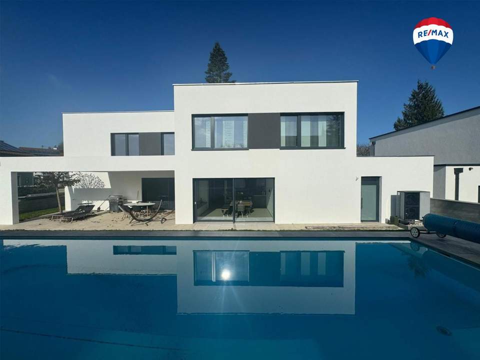 >>> KAUFANBOTE LIEGEN VOR !!! <<< Moderne Einfamilienvilla mit Poolanlage
