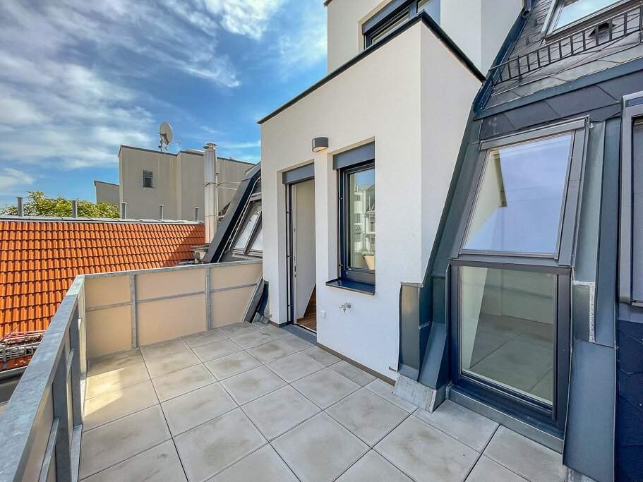 2 Zimmer Dachgeschoßwohnung mit Terrasse in Hofruhelage