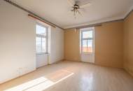 ++Q18++ Renovation-required 2.5-room old building flat with great conversion potential