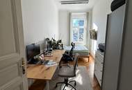 Großzügiger Altbau im Herzen der Stadt!