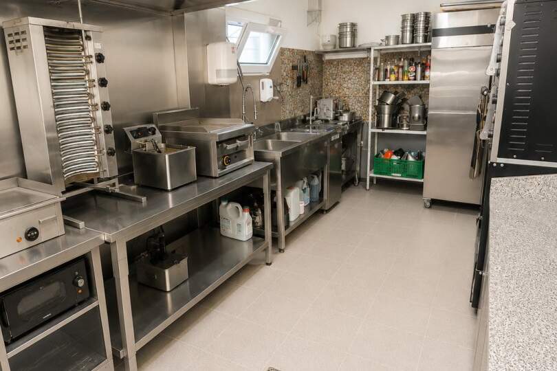 Voll ausgestatteter Kebab Stand/Pizzeria/Gastro-/Imbissstand in Top-Lage 1230 Wien – sofort betriebsbereit inkl. Profi-Küche &amp; Kühltechnik, Gewerbeobjekt-miete, 1.847,90,€, 1230 Wien 23., Liesing