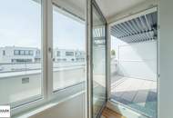 Helle 2 Zimmer Dachgeschosswohnung mit hofseitiger Terrasse - Abendsonne auf der eigenen Terrasse genießen! // ab 02/26 **VIDEO**