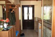 Modernes Einfamilienhaus mit Pool, Garage und großzügigem Garten