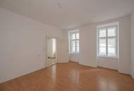 ++NEU++ Renovierungsbedürftige 2-Zimmer Altbau-Wohnung mit Balkonoption in toller Lage!