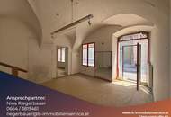 Praktischer Lagerraum mit Altbauflair und zwei Schaufenster zur Michaeligasse