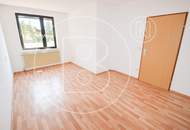 Großes Eckgrundstück mit renovierungsbedürftigem Haus!