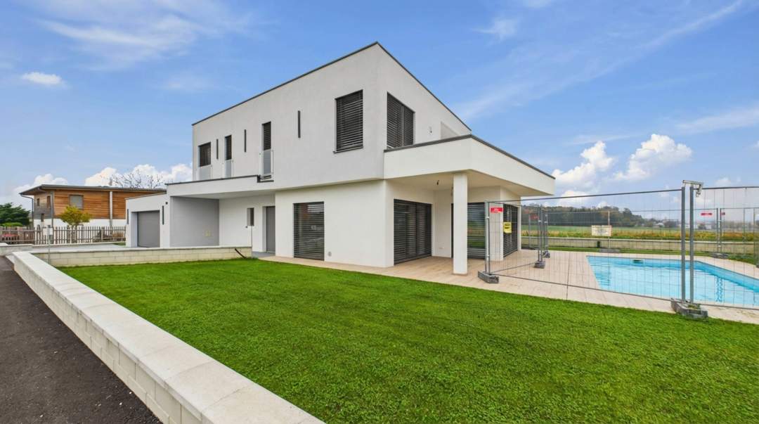 Erstbezug Luxus Villa in ruhiger Lage