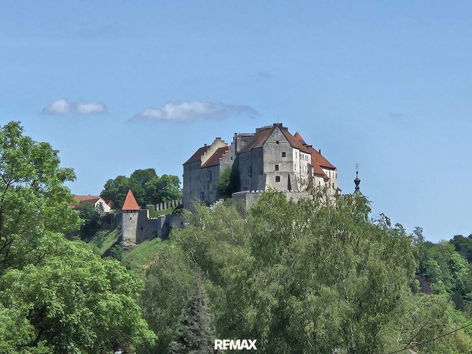 Baugrundstück mit Burgblick – Wohnen in Österreich, profitieren von Burghausen