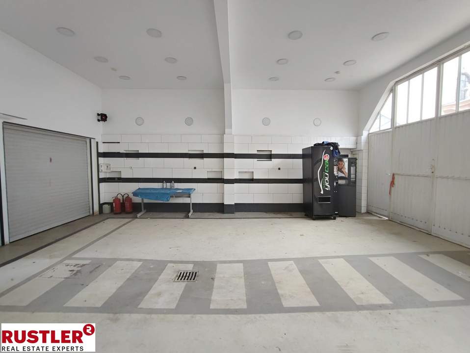 LAGERHALLE AUF EIGENGRUND IN SIMMERING