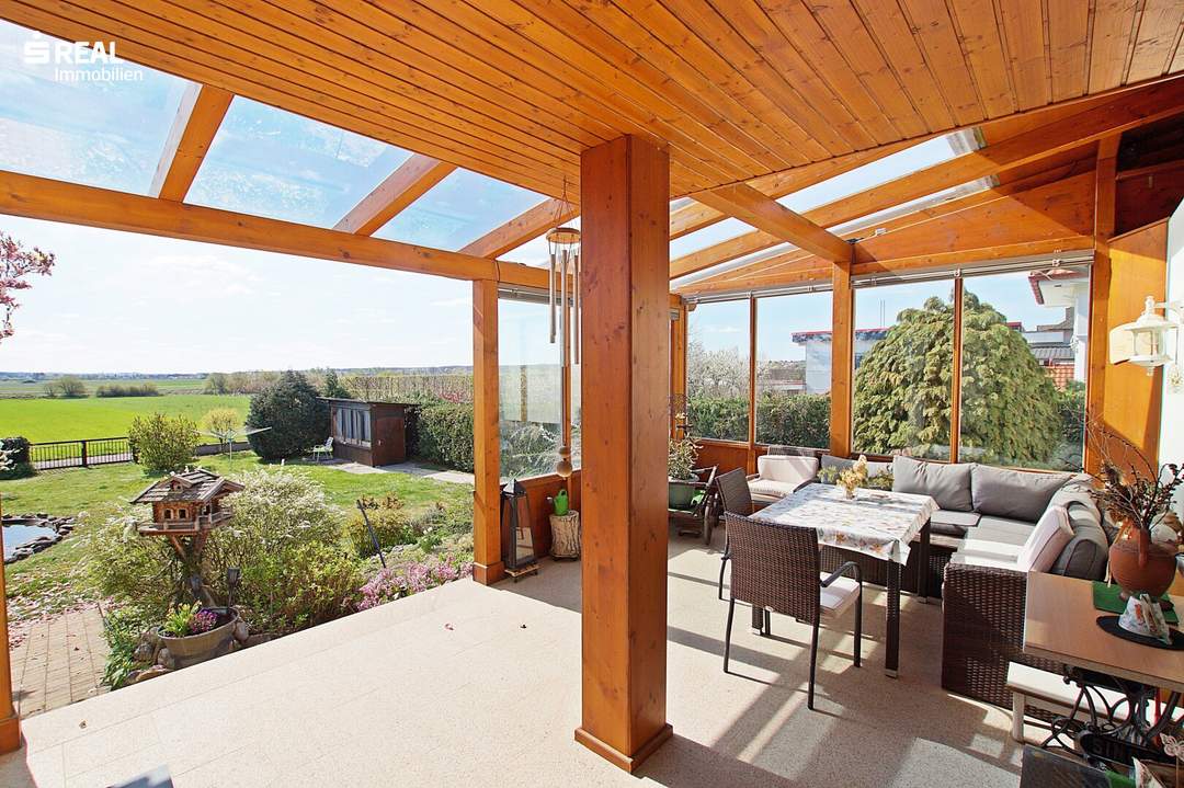 7321 Lackendorf: Ruhelage! Teilsaniertes und bezugsfertiges Einfamilienhaus mit Garage und großem Garten!