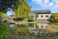 Imposante Liegenschaft mit Gartenparadies, Schwimmteich und Grünbestand – nur 30 Min von Wien