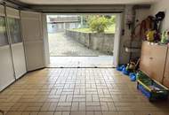 Unterkellertes Einfamilienhaus mit Garage und Obstbaumbestand