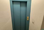NEU - Sanierungsbedürftige 2-Zimmer Altbauwohnung nahe A1 Hauptsitz - ruhige Hoflage