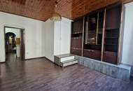 1 Zimmer für Singles oder Praxisraum mit Küche. Renovieren / sanieren. Sofortbezug auch möglich.