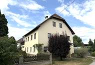 Wohnhaus mit Nebengebäude in Dorfgebietswidmung