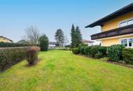 Stilvolles Ein- Zweifamilienhaus mit Doppelgarage und großen Garten
