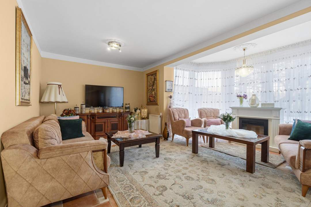 ''8 Zimmer | 205 m² Wohnfläche | 532 m² Grund | inkl. Wohnkeller''