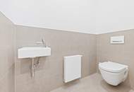 Küche mit schöner Fensterfront und Balkon in den ruhigen Innenhof, hell und freundlich!