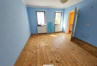 Sanierungsobjekt mit Entwicklungspotenzial in Utzenaich – ehemaliges Sacherl auf 1.147 m² Grund