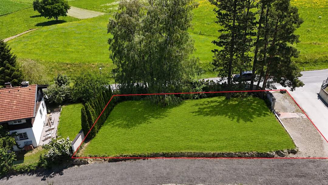 Natur. Ruhe. Panorama. – Traumgrundstück in Lans